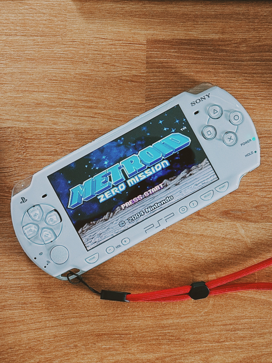 PSP-white-on-white-sony-playstation-modded-console